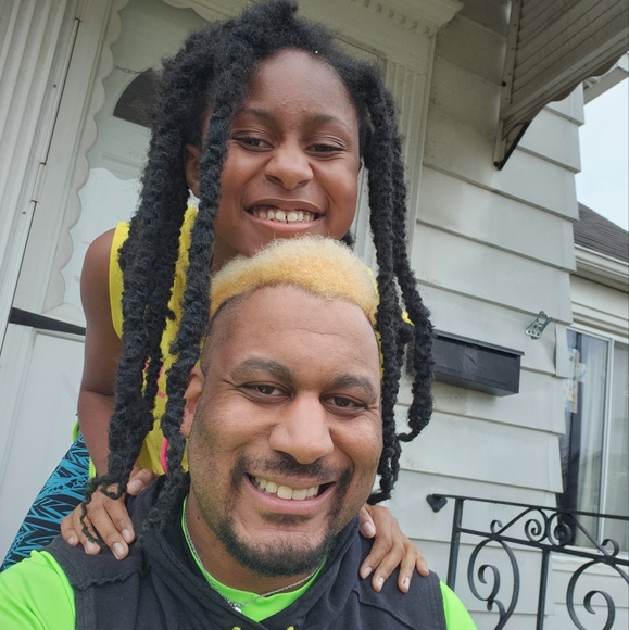 Meet your Poshers, Grabbiee!!! - Picture 4 of 14